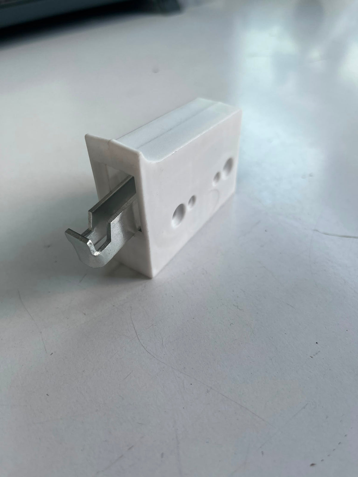 Element suspendare corp alb